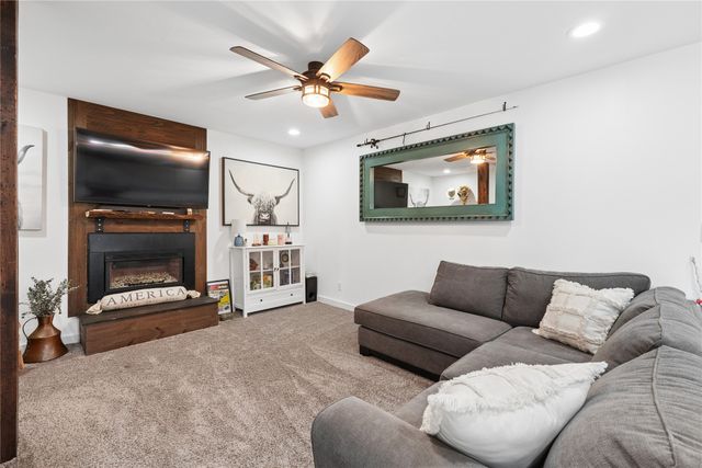 1420 Searle Street, Des Moines, IA 50317