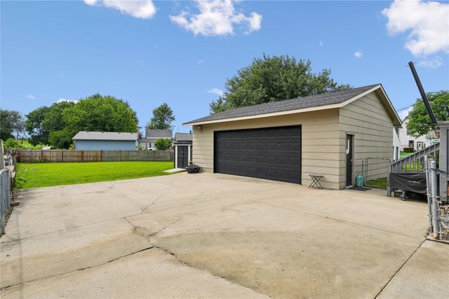1420 Searle Street, Des Moines, IA 50317
