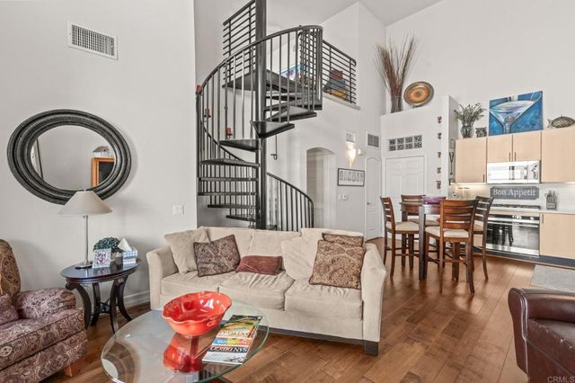 525 11th Avenue 1501, San Diego, CA 92101