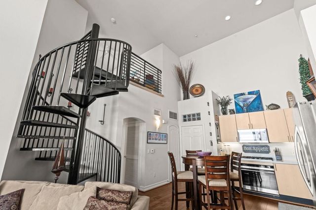 525 11th Avenue 1501, San Diego, CA 92101