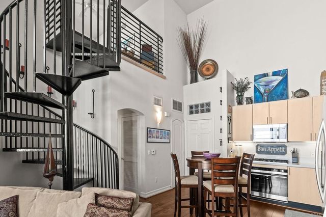 525 11th Avenue 1501, San Diego, CA 92101