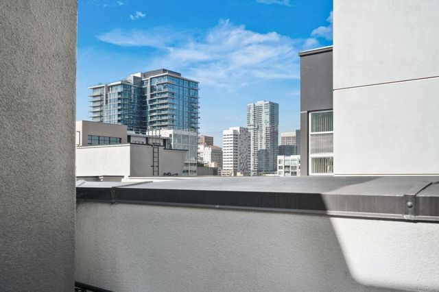 525 11th Avenue 1501, San Diego, CA 92101