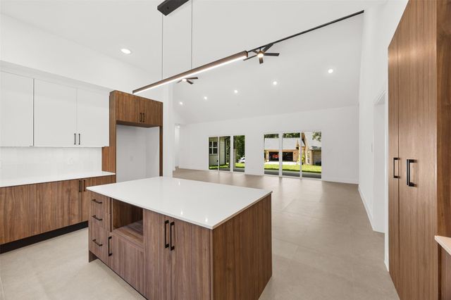 1920 Foxbriar Drive, Huntsville, TX 77340
