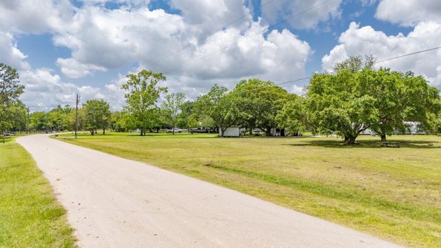 652 County Road 685, Dayton, TX 77535
