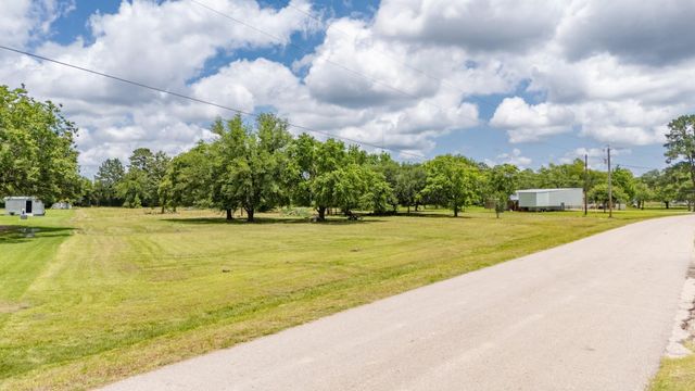652 County Road 685, Dayton, TX 77535