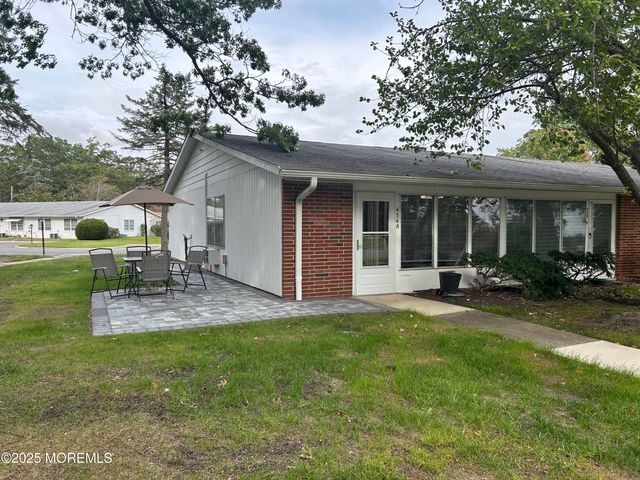 434A Portsmouth Drive, Lakewood, NJ 08701