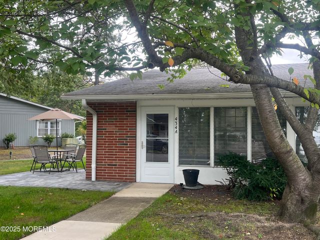 434A Portsmouth Drive, Lakewood, NJ 08701