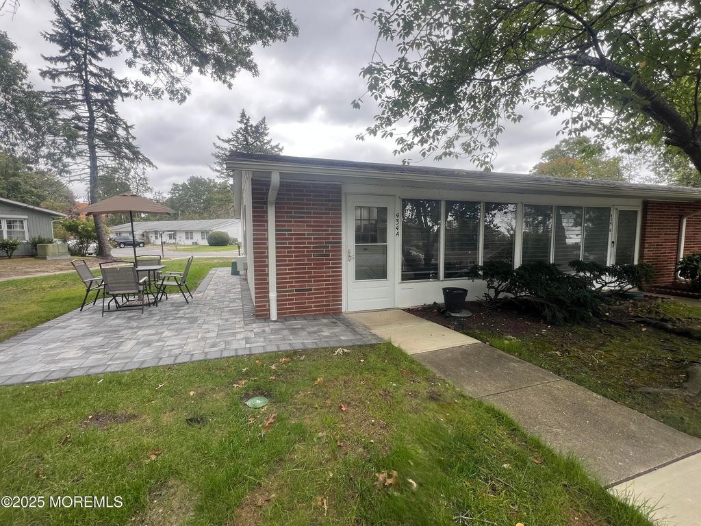 434A Portsmouth Drive, Lakewood, NJ 08701