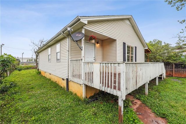 921 Black Drive, Gainesville, GA 30501