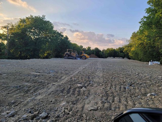 369 Ewing Dr, Nashville, TN 37207