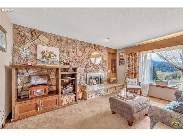 24312 CARDWELL HILL Dr, Philomath, OR 97370