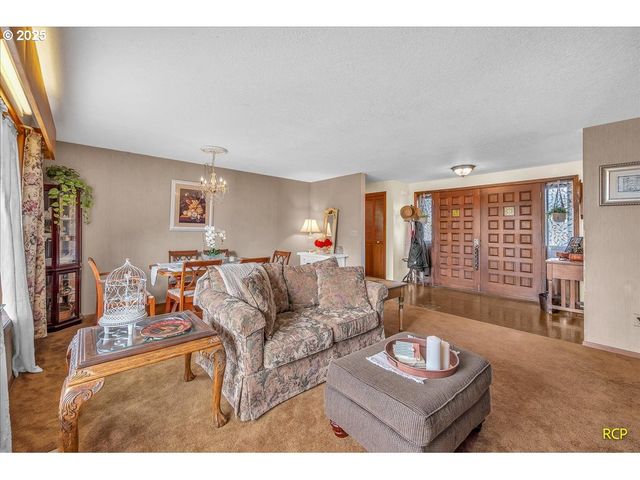 24312 CARDWELL HILL Dr, Philomath, OR 97370