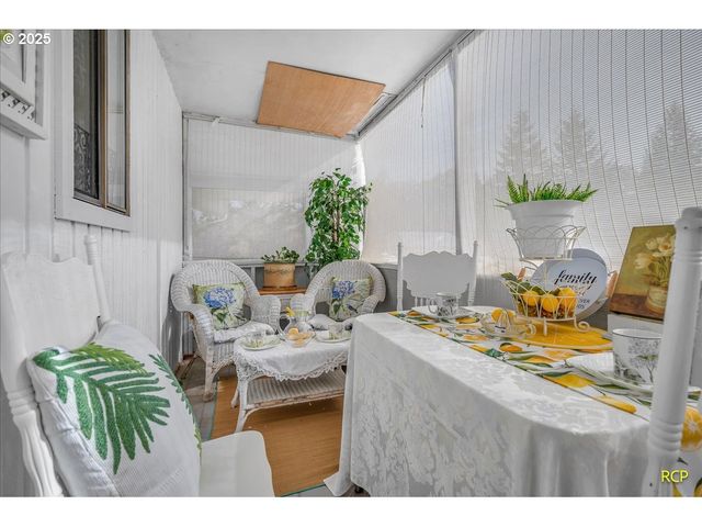 24312 CARDWELL HILL Dr, Philomath, OR 97370