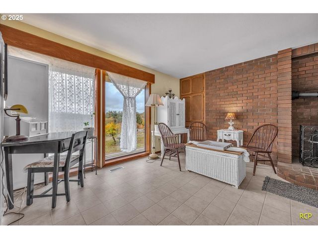 24312 CARDWELL HILL Dr, Philomath, OR 97370