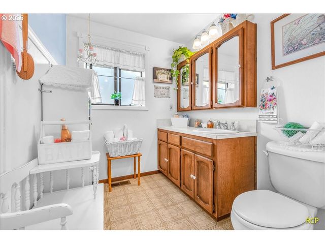 24312 CARDWELL HILL Dr, Philomath, OR 97370