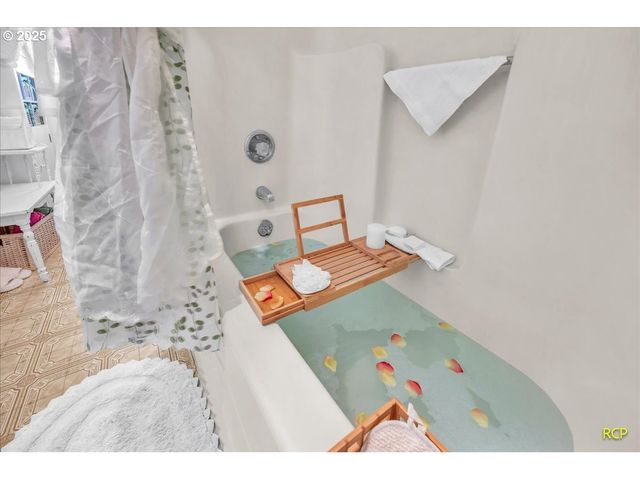 24312 CARDWELL HILL Dr, Philomath, OR 97370