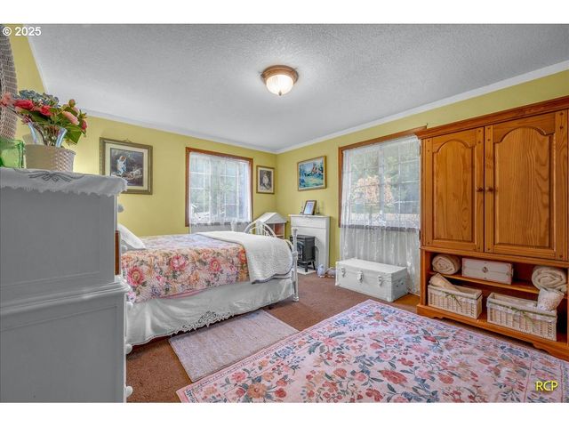 24312 CARDWELL HILL Dr, Philomath, OR 97370