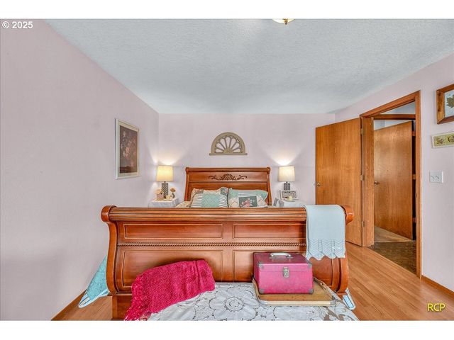 24312 CARDWELL HILL Dr, Philomath, OR 97370