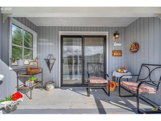 24312 CARDWELL HILL Dr, Philomath, OR 97370