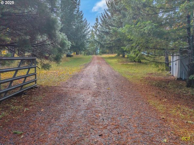 24312 CARDWELL HILL Dr, Philomath, OR 97370