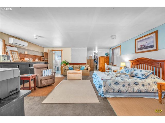 24312 CARDWELL HILL Dr, Philomath, OR 97370