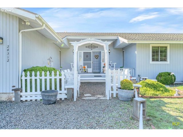 24312 CARDWELL HILL Dr, Philomath, OR 97370