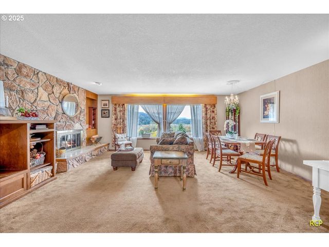 24312 CARDWELL HILL Dr, Philomath, OR 97370