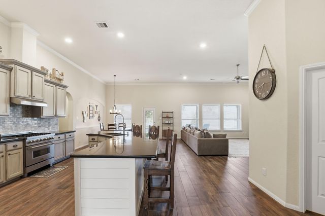 4115 Broadmoor Drive, Mont Belvieu, TX 77523