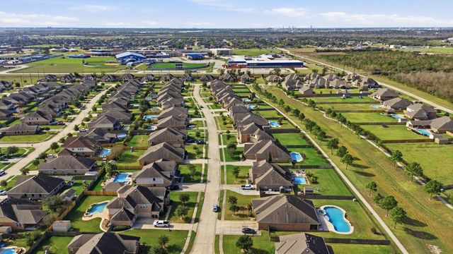 4115 Broadmoor Drive, Mont Belvieu, TX 77523