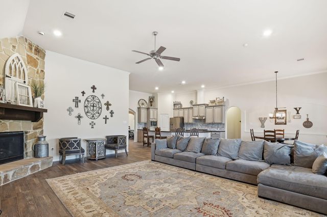 4115 Broadmoor Drive, Mont Belvieu, TX 77523