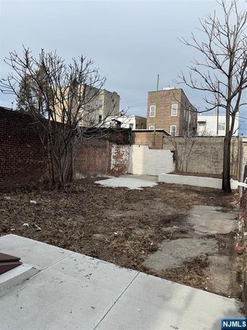 196 Malvern Street 3, Newark, NJ 07105