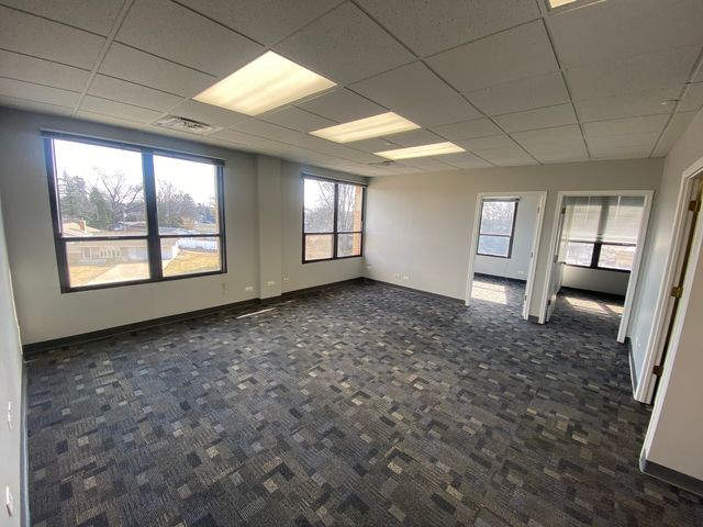 1S443 Summit Avenue, Oakbrook Terrace, IL 60181