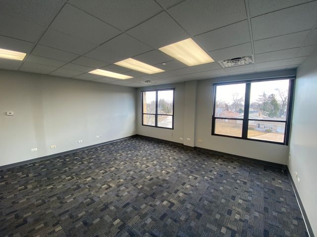 1S443 Summit Avenue, Oakbrook Terrace, IL 60181