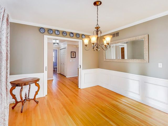 660 ROBIN RIDGE, Elgin, IL 60123