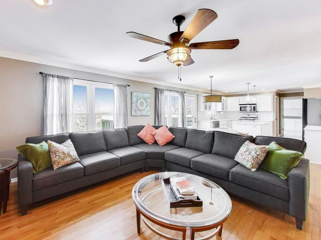 660 ROBIN RIDGE, Elgin, IL 60123