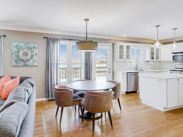 660 ROBIN RIDGE, Elgin, IL 60123