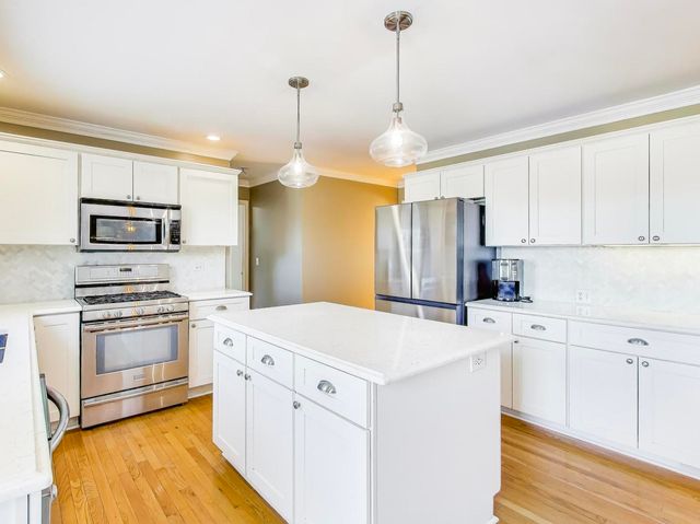 660 ROBIN RIDGE, Elgin, IL 60123