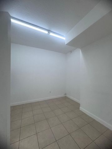 2412 N Dixie Highway 2412, Wilton Manors, FL 33305