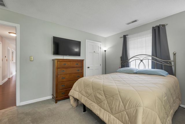 16 Sanders Road, Hudson, NH 03051