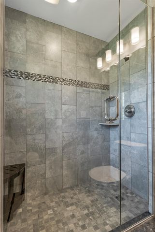 16 Sanders Road, Hudson, NH 03051