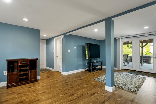16 Sanders Road, Hudson, NH 03051