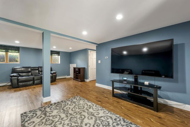 16 Sanders Road, Hudson, NH 03051
