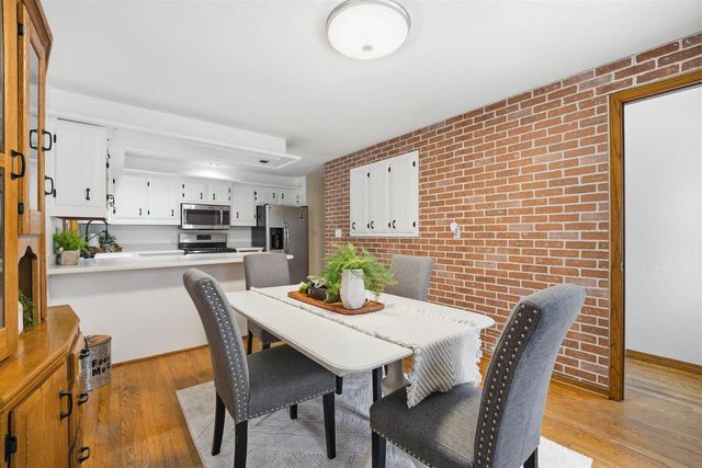 3145 N MORRISON STREET, Appleton, WI 54911