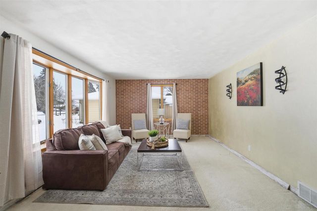 3145 N MORRISON STREET, Appleton, WI 54911