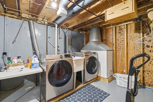 3145 N MORRISON STREET, Appleton, WI 54911