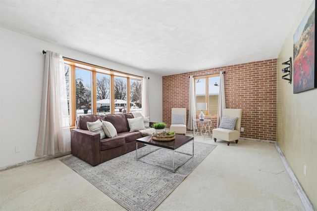 3145 N MORRISON STREET, Appleton, WI 54911