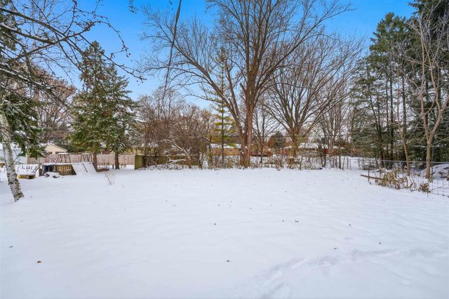 3145 N MORRISON STREET, Appleton, WI 54911