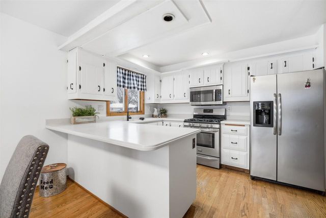 3145 N MORRISON STREET, Appleton, WI 54911