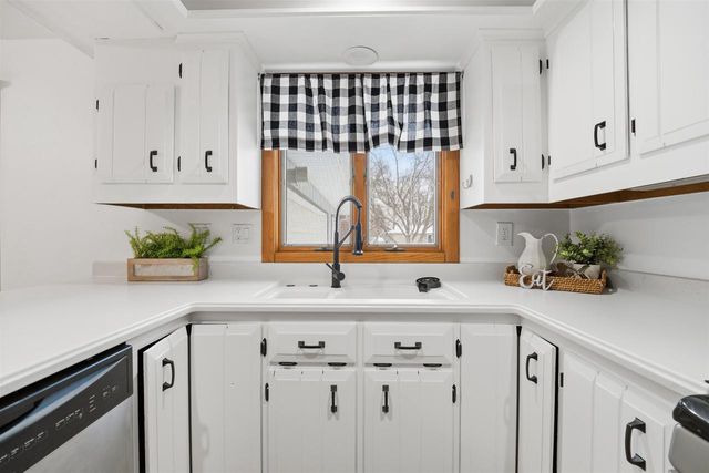 3145 N MORRISON STREET, Appleton, WI 54911