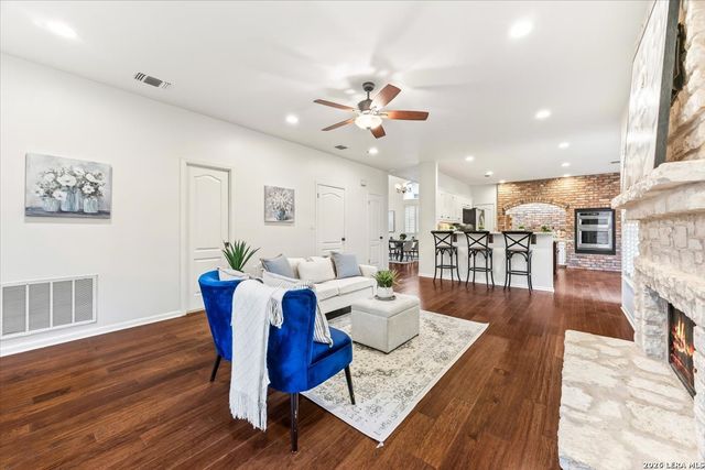 16926 Hidden Timber Wood, San Antonio, TX 78248